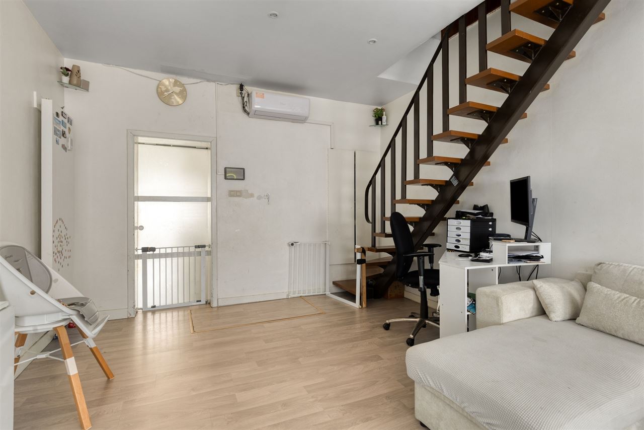 Woning met 2 (mogelijk 3) slaapkamers, tuin en garage.