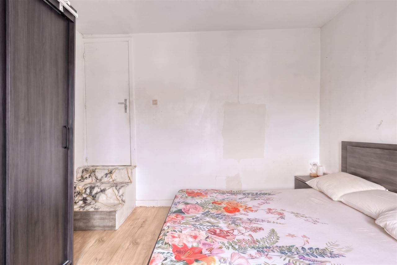 Woning met 2 (mogelijk 3) slaapkamers, tuin en garage.
