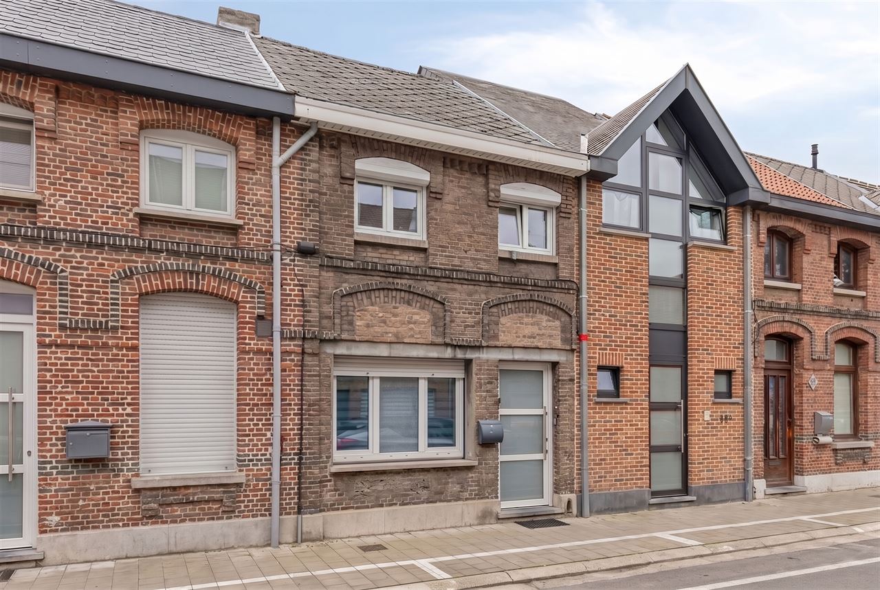 Woning met 2 (mogelijk 3) slaapkamers, tuin en garage.
