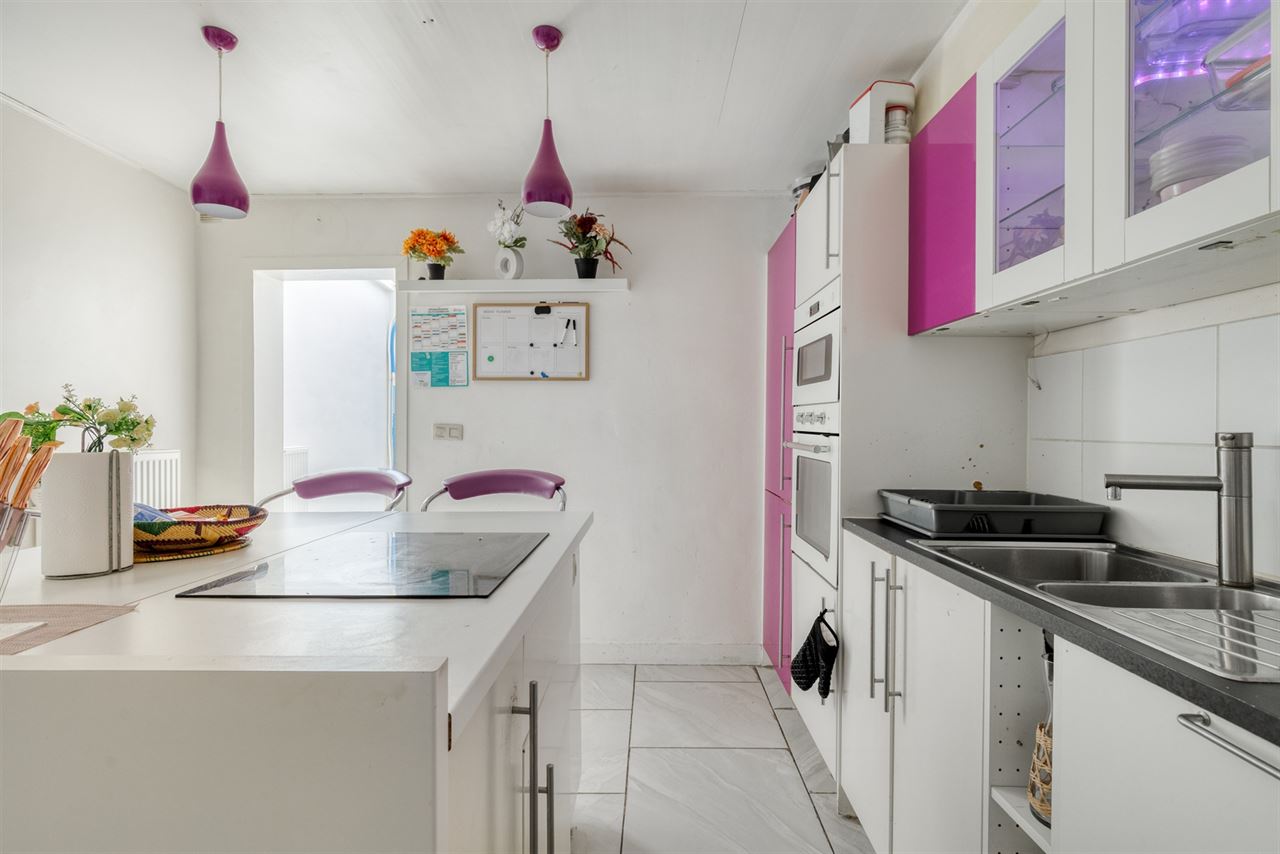 Woning met 2 (mogelijk 3) slaapkamers, tuin en garage.