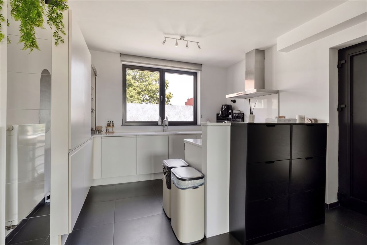 Duplex met 2 slaapkamers, terras en garage.