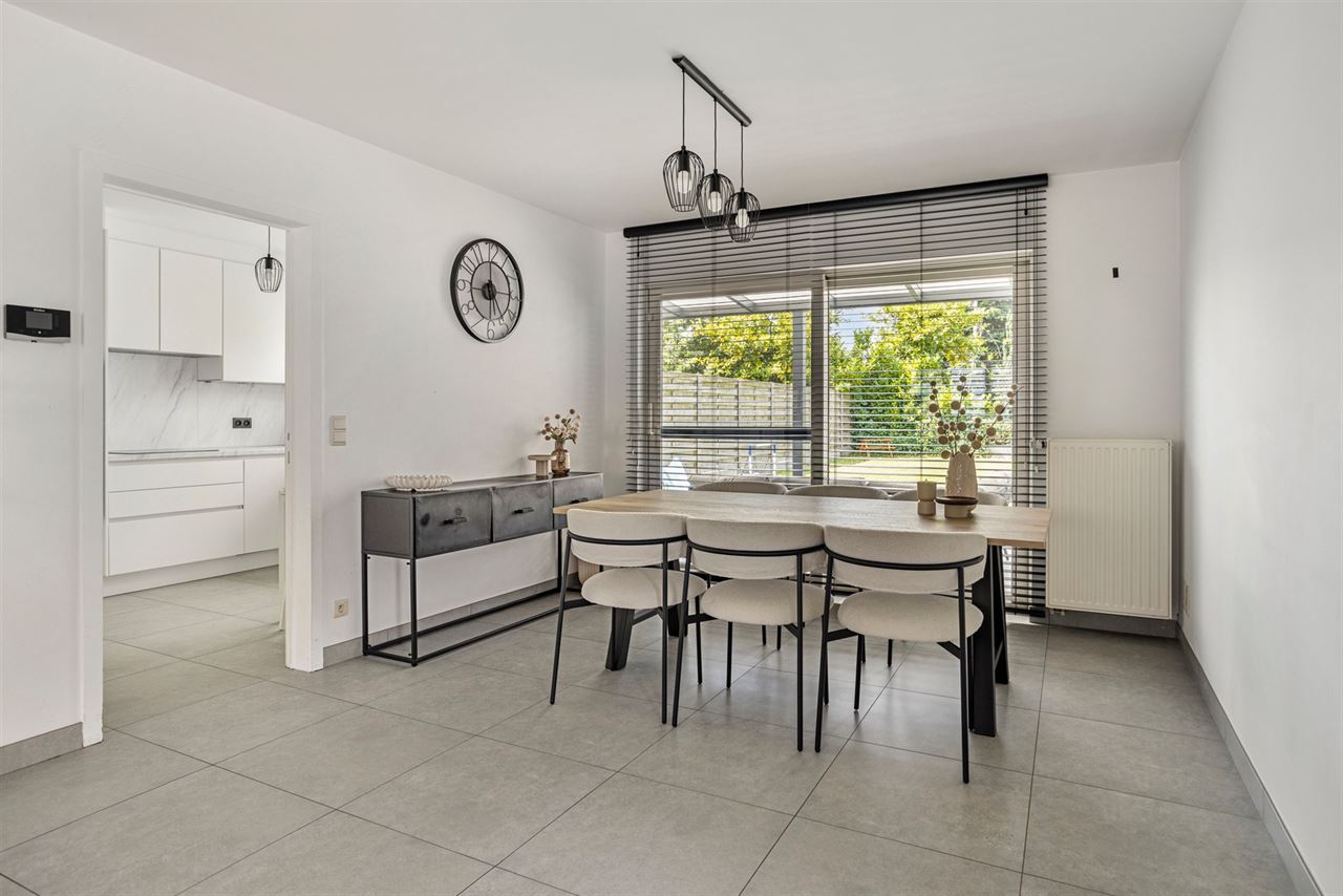 Instapklare woning met 3 slaapkamers en garage.