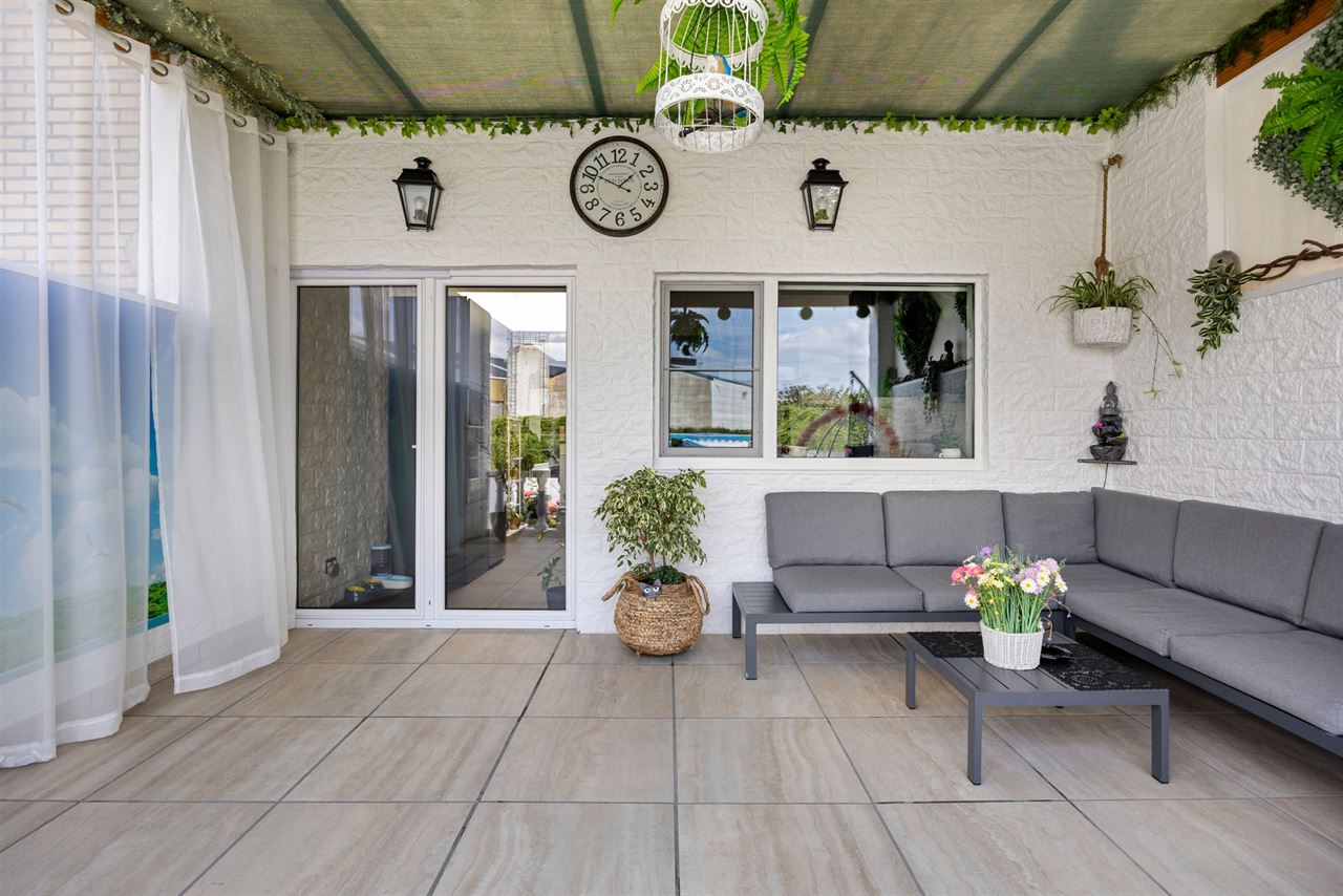 Instapklare woning met 3 (mog. 4) slaapkamers en tuin.