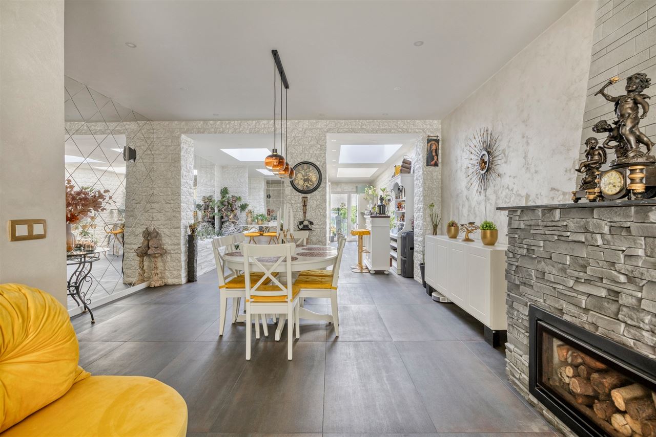Instapklare woning met 3 (mog. 4) slaapkamers en tuin.