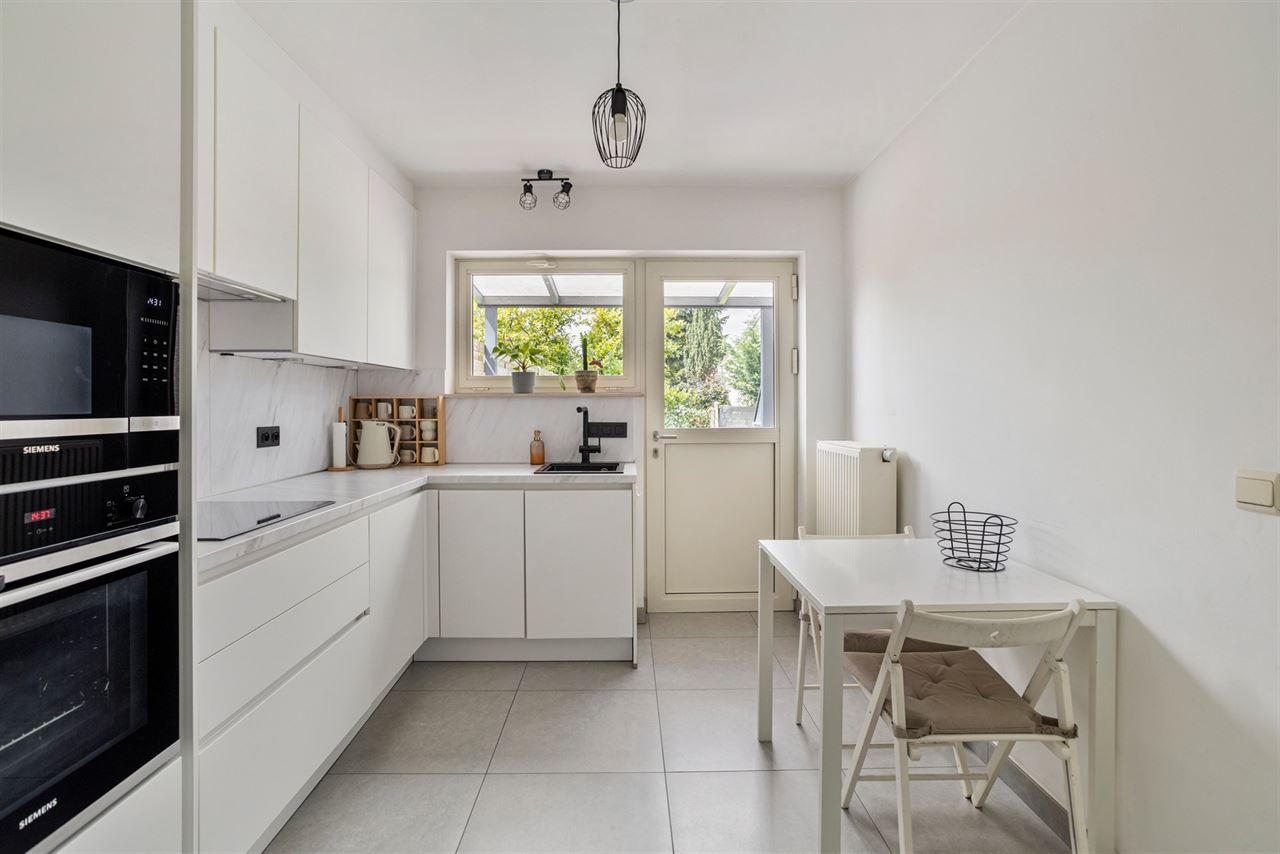 Instapklare woning met 3 slaapkamers en garage.