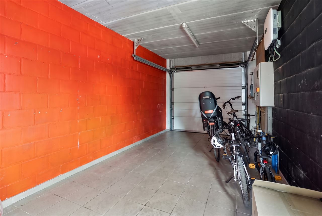 Instapklare woning met 3 slaapkamers en garage.