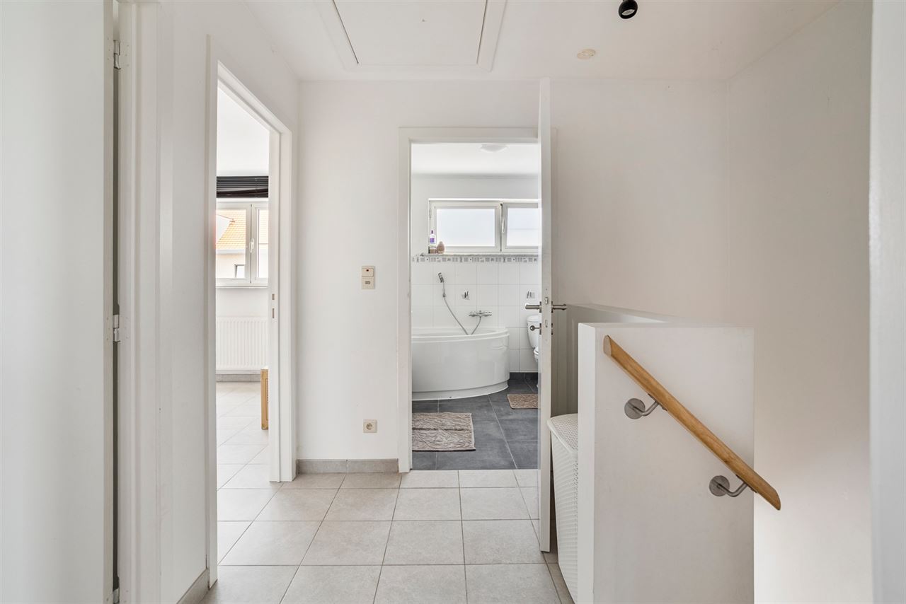 Instapklare woning met 3 slaapkamers en garage.
