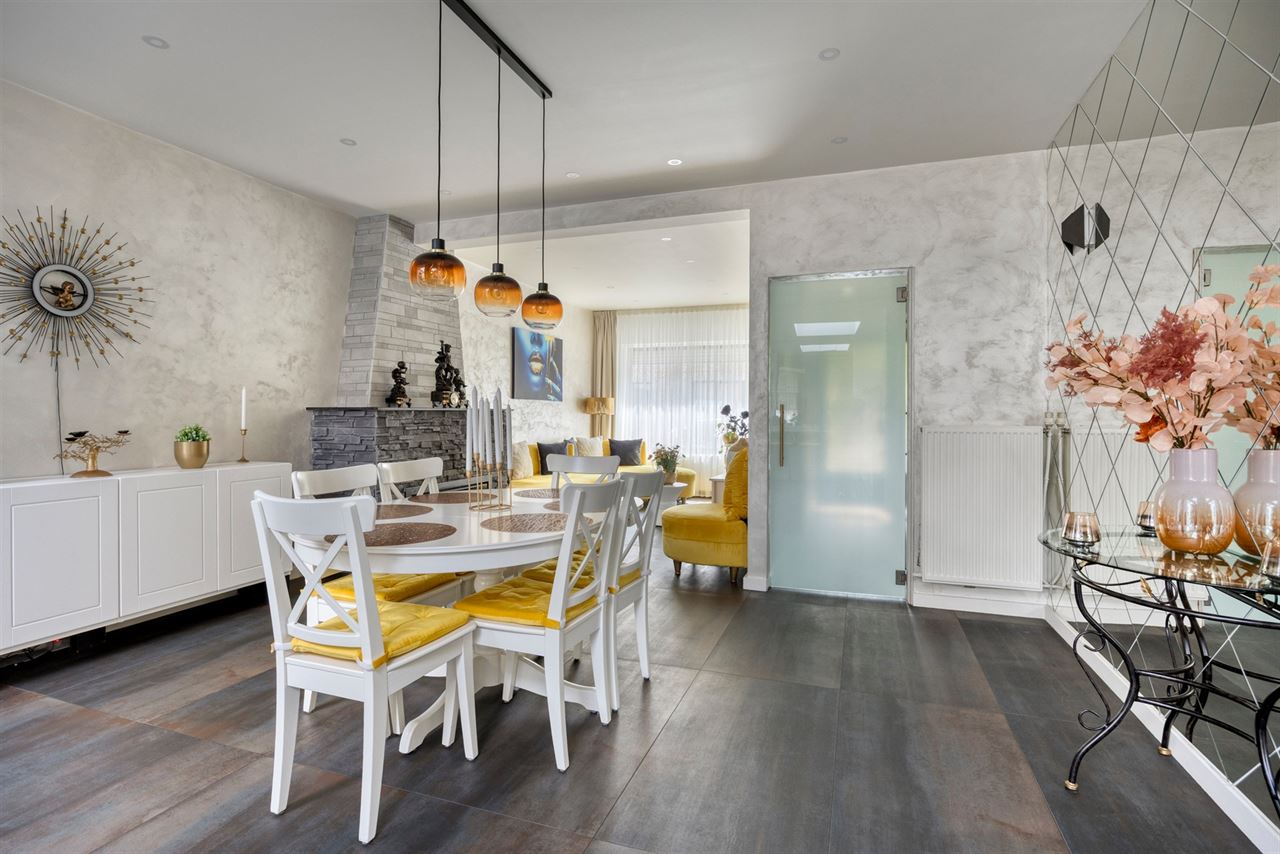 Instapklare woning met 3 (mog. 4) slaapkamers en tuin.