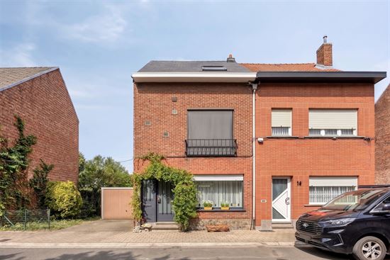 Instapklare woning met 3 (mog. 4) slaapkamers en tuin.