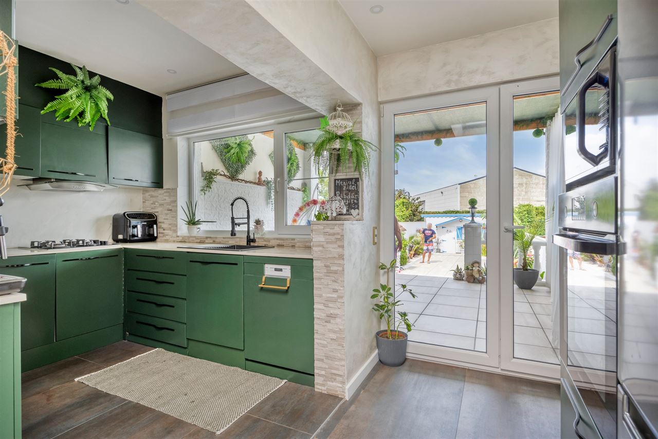 Instapklare woning met 3 (mog. 4) slaapkamers en tuin.