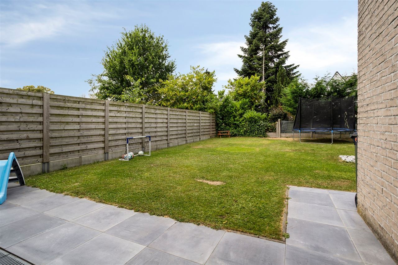 Instapklare woning met 3 slaapkamers en garage.
