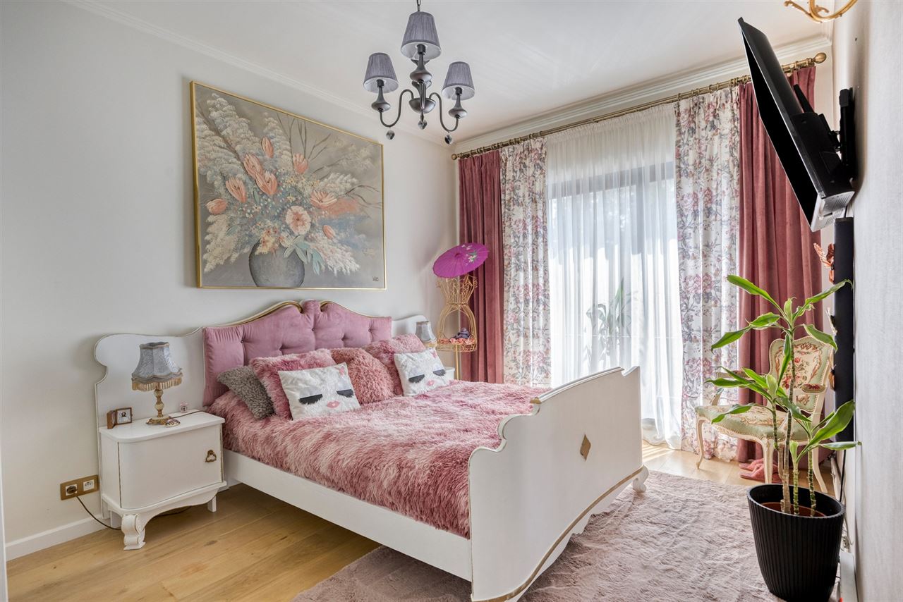 Instapklare woning met 3 (mog. 4) slaapkamers en tuin.