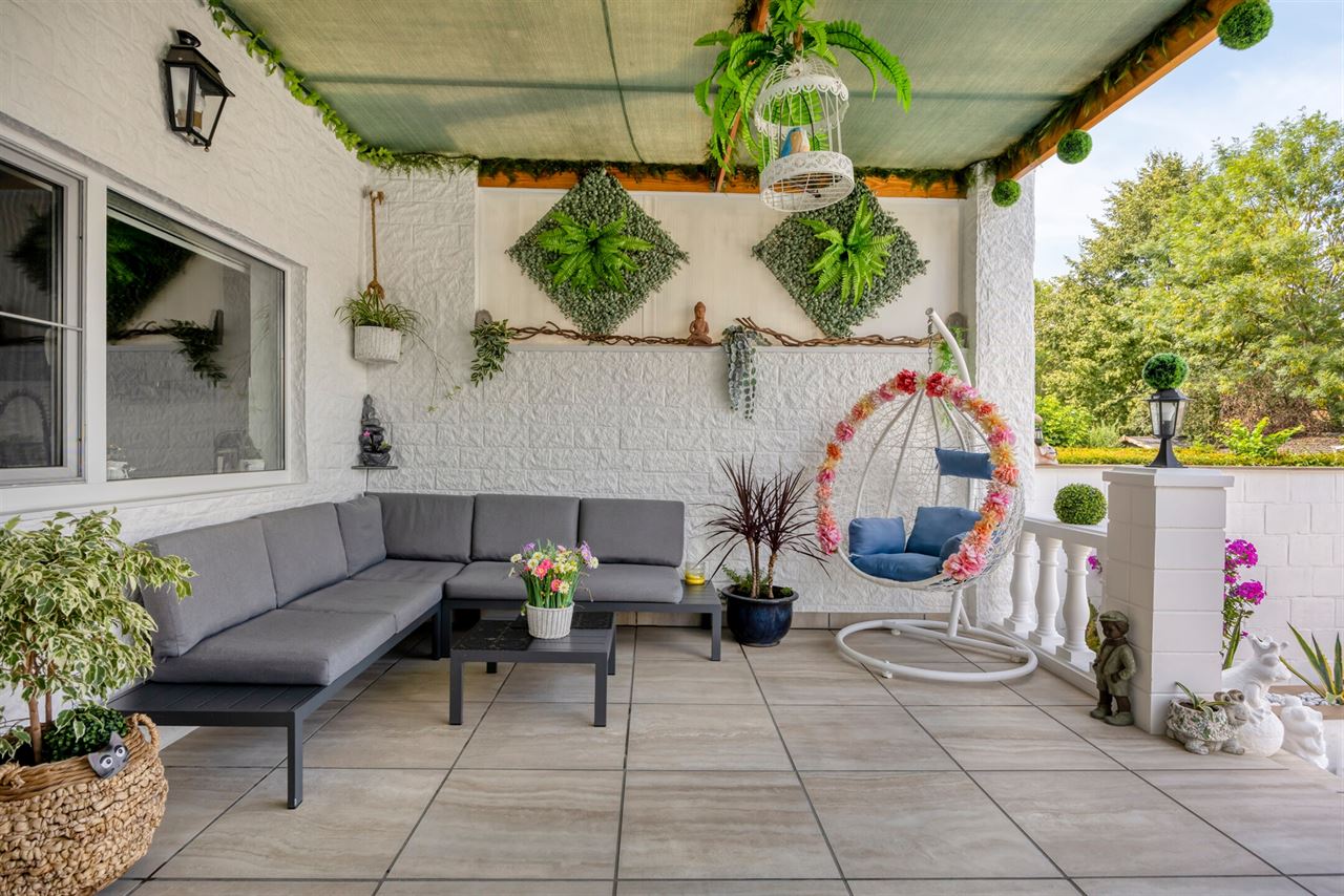 Instapklare woning met 3 (mog. 4) slaapkamers en tuin.