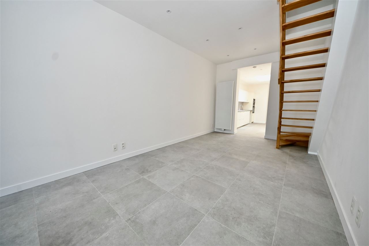 Gerenoveerde woning met 2 slaapkamers (garage optioneel).