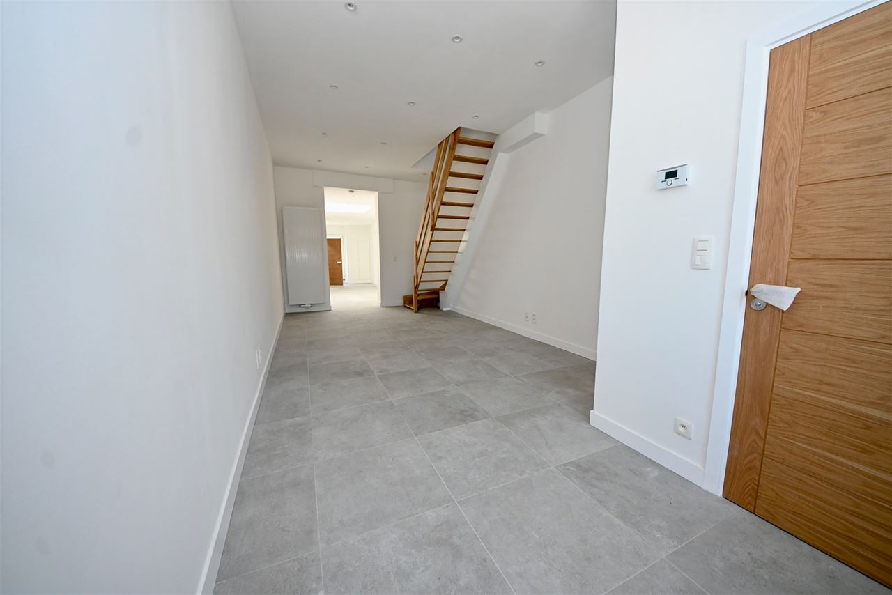 Gerenoveerde woning met 2 slaapkamers (garage optioneel).