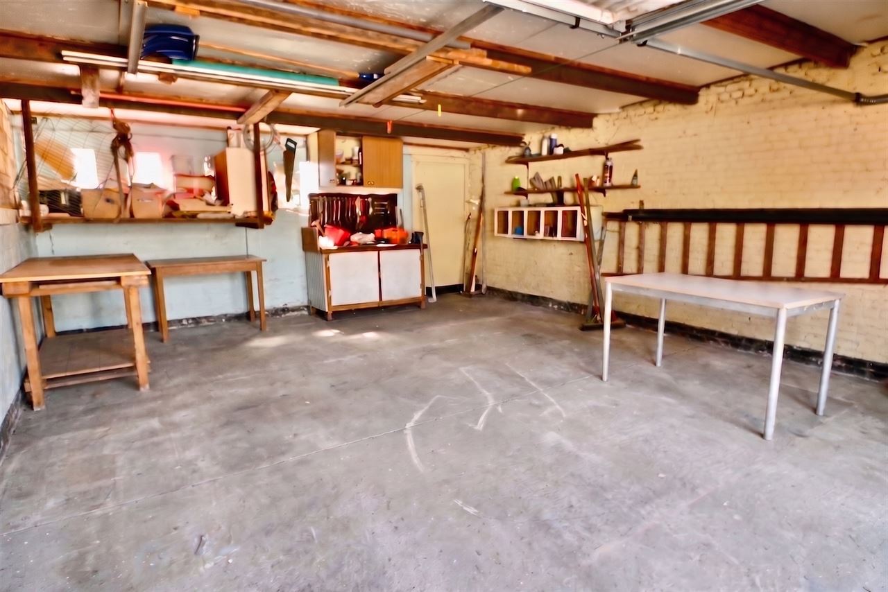 Gerenoveerde woning met 2 slaapkamers (garage optioneel).