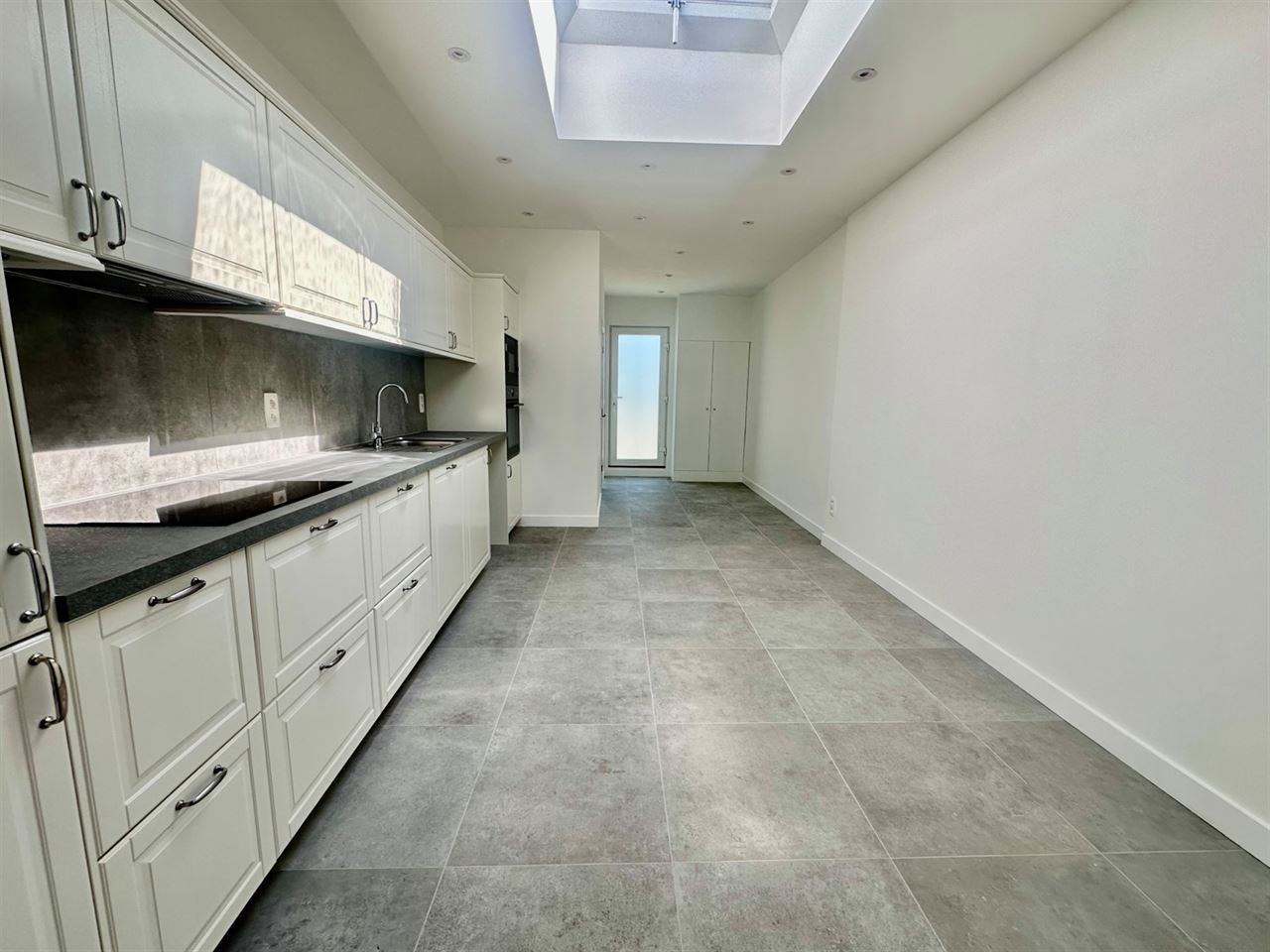 Gerenoveerde woning met 2 slaapkamers (garage optioneel).