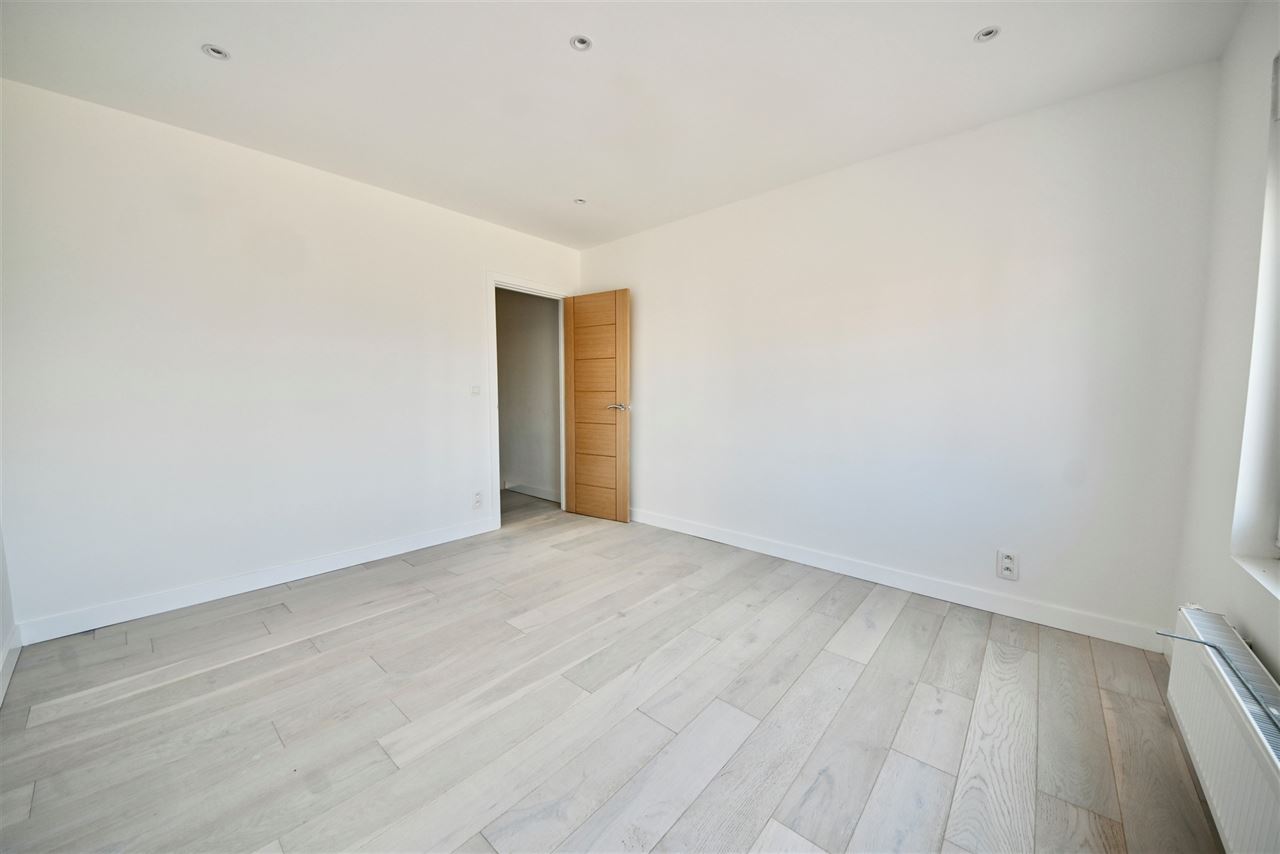 Gerenoveerde woning met 2 slaapkamers (garage optioneel).