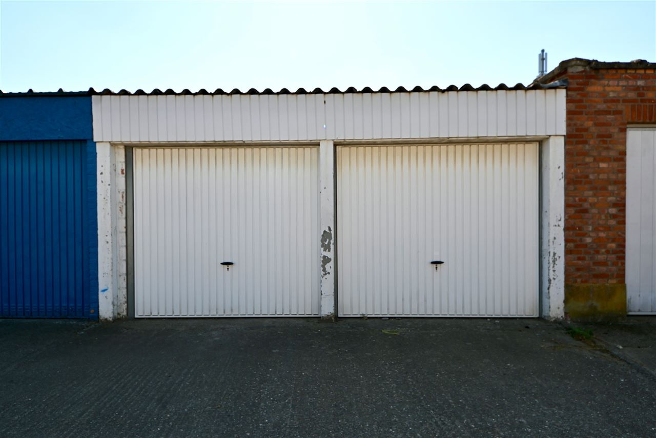 Gerenoveerde woning met 2 slaapkamers (garage optioneel).