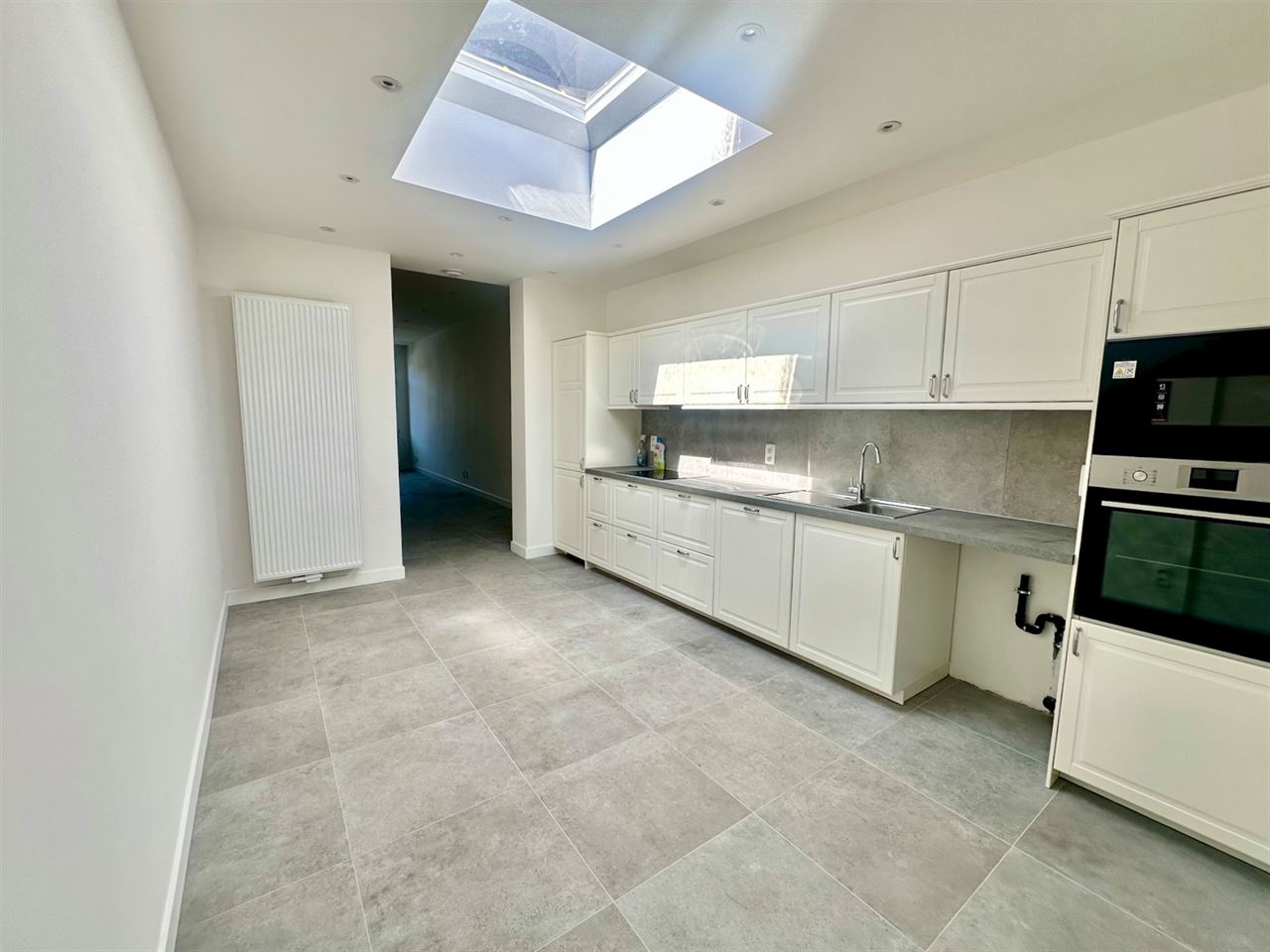 Gerenoveerde woning met 2 slaapkamers (garage optioneel).