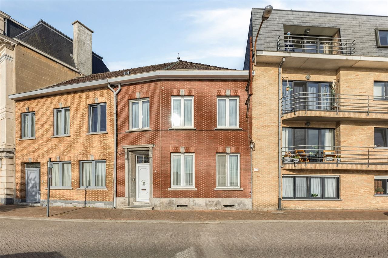 Karaktervolle woning met 3 (mogelijk 4) slaapkamers.