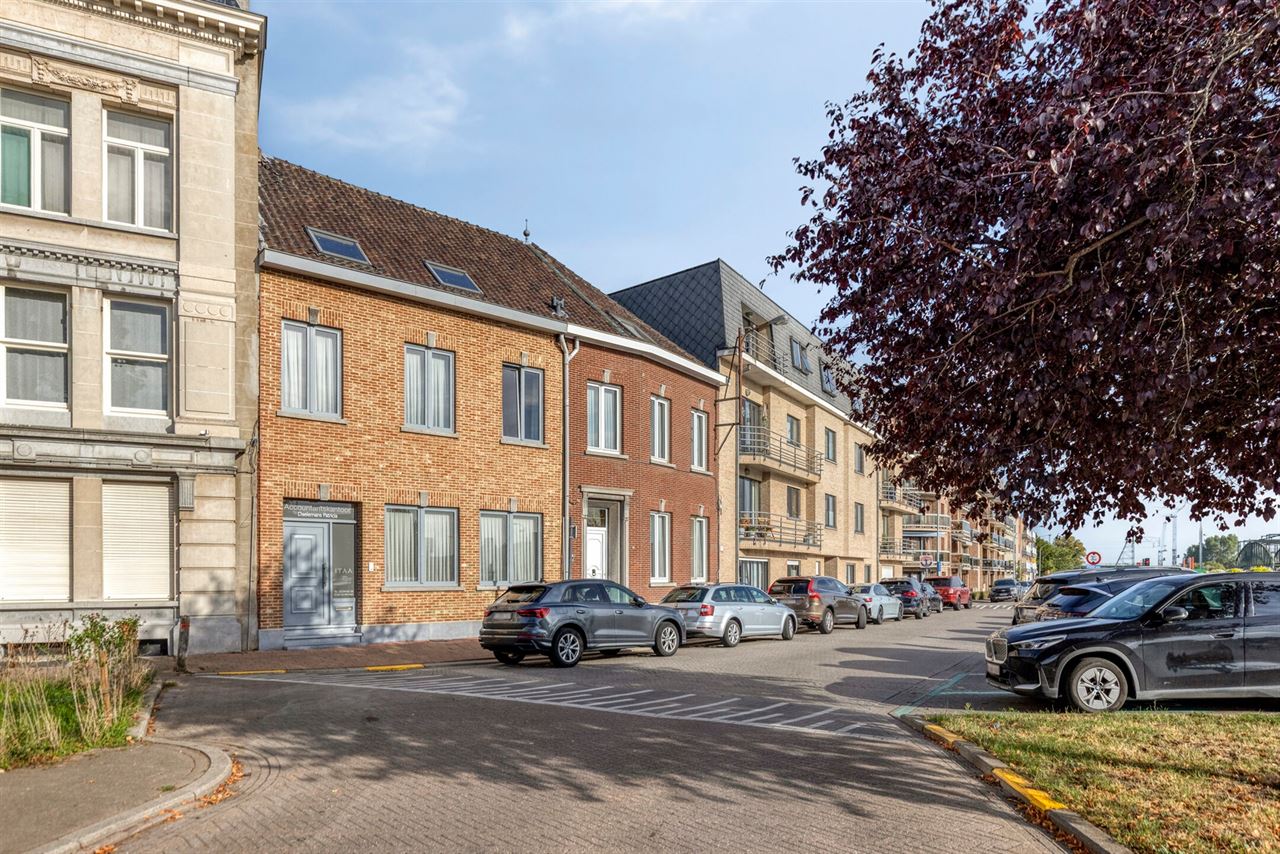 Karaktervolle woning met 3 (mogelijk 4) slaapkamers.