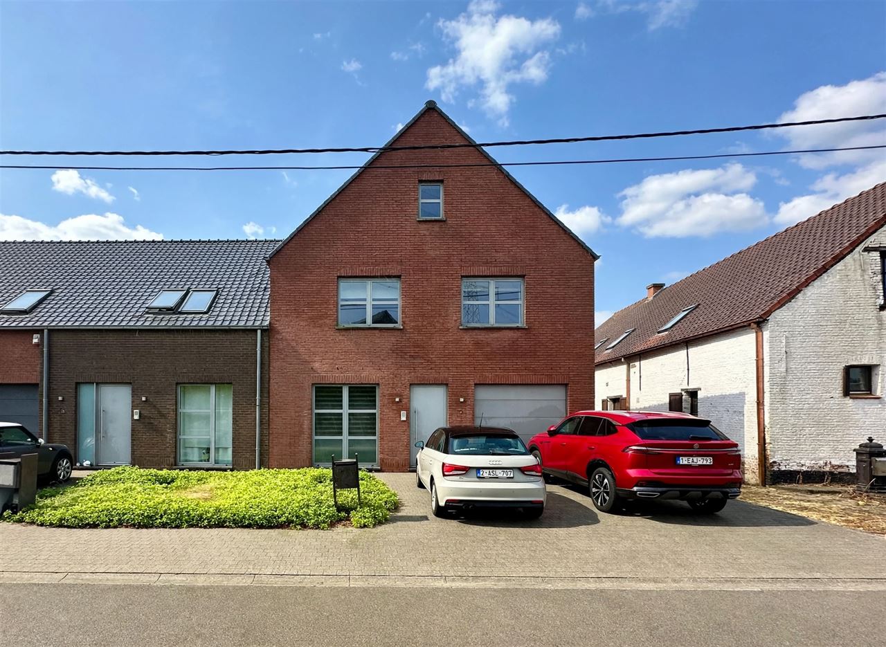 Woning met 4 slaapkamers en garage.