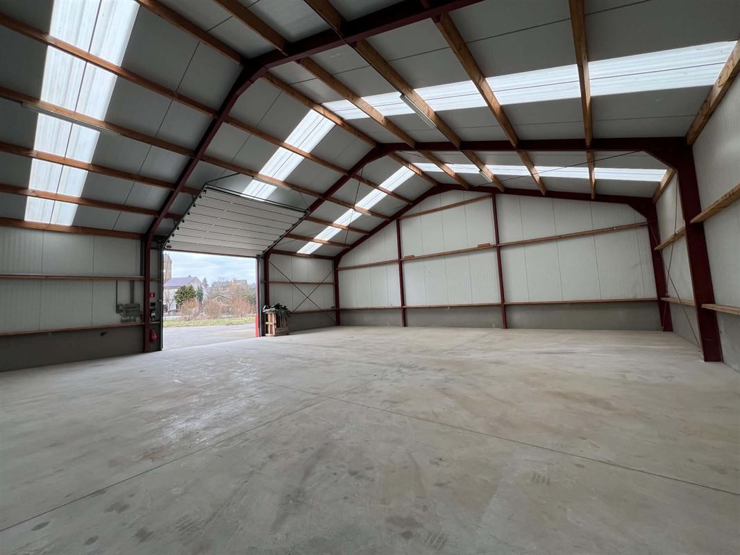 Entrepôt / dépôt de ±225 m² à louer à Latour (Virton)