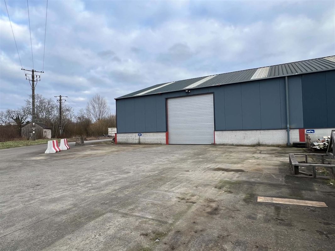 Entrepôt / dépôt de ±225 m² à louer à Latour (Virton)