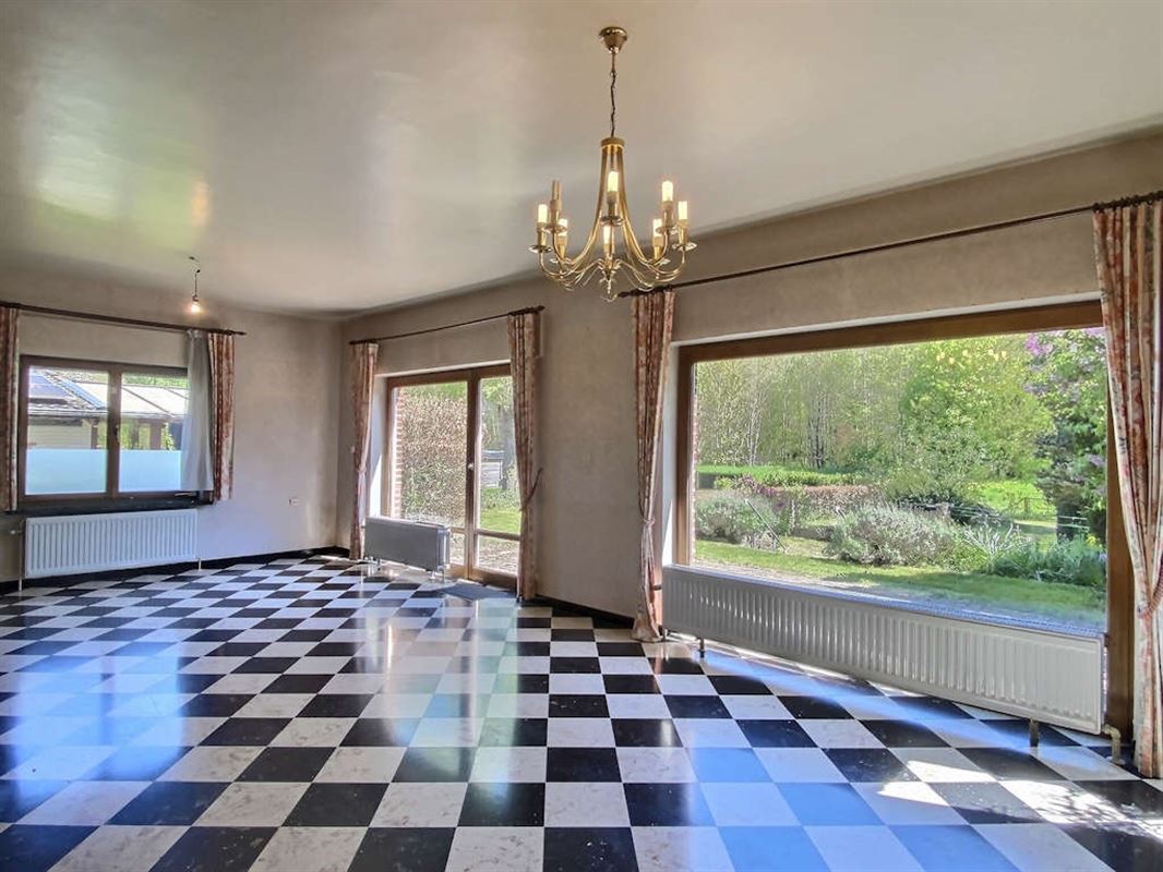 Spacieuse et lumineuse villa de 334m² en bon état sur Maison