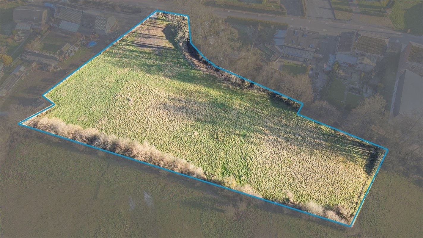 Parcelle à bâtir sur 55 ares - pour 4 villas 4 façades