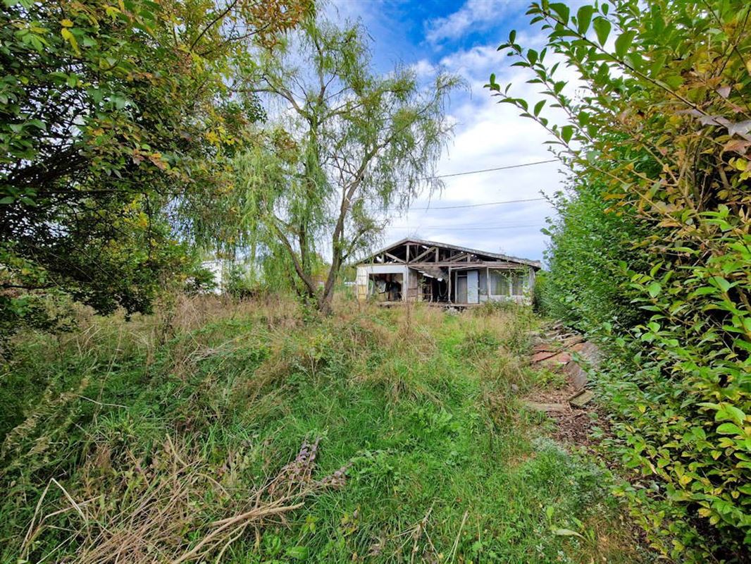 Au coeur de la vallée de la Meuse, terrain à bâtir avec permis