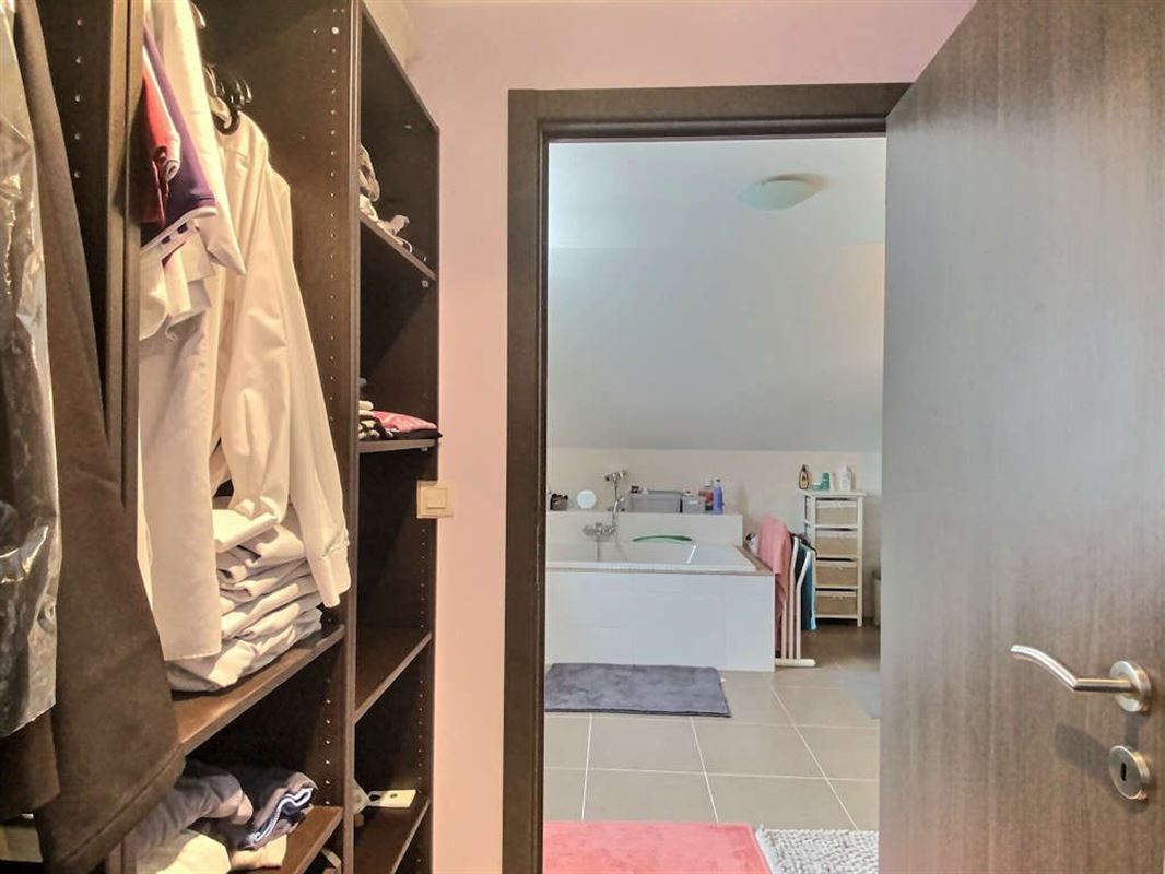 Splendide villa contemporaine avec piscine sur 19a et 38ca