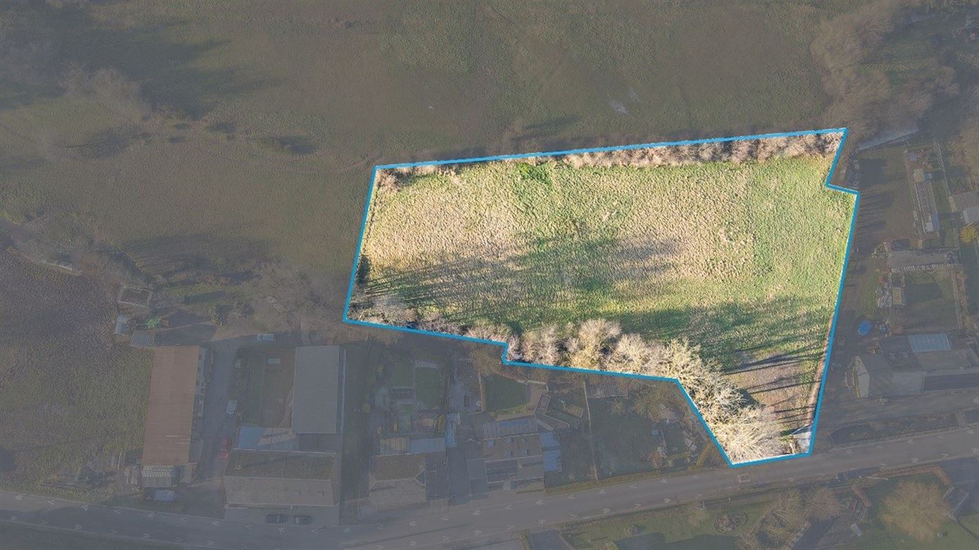 Parcelle à bâtir sur 55 ares - pour 4 villas 4 façades