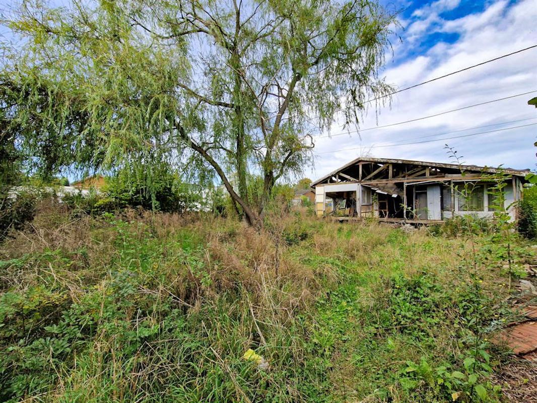 Au coeur de la vallée de la Meuse, terrain à bâtir avec permis
