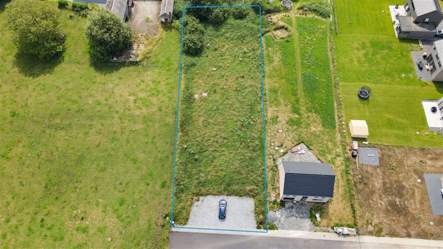 A 5 minutes de l'E411 superbe terrain à bâtir de 14,71 ares