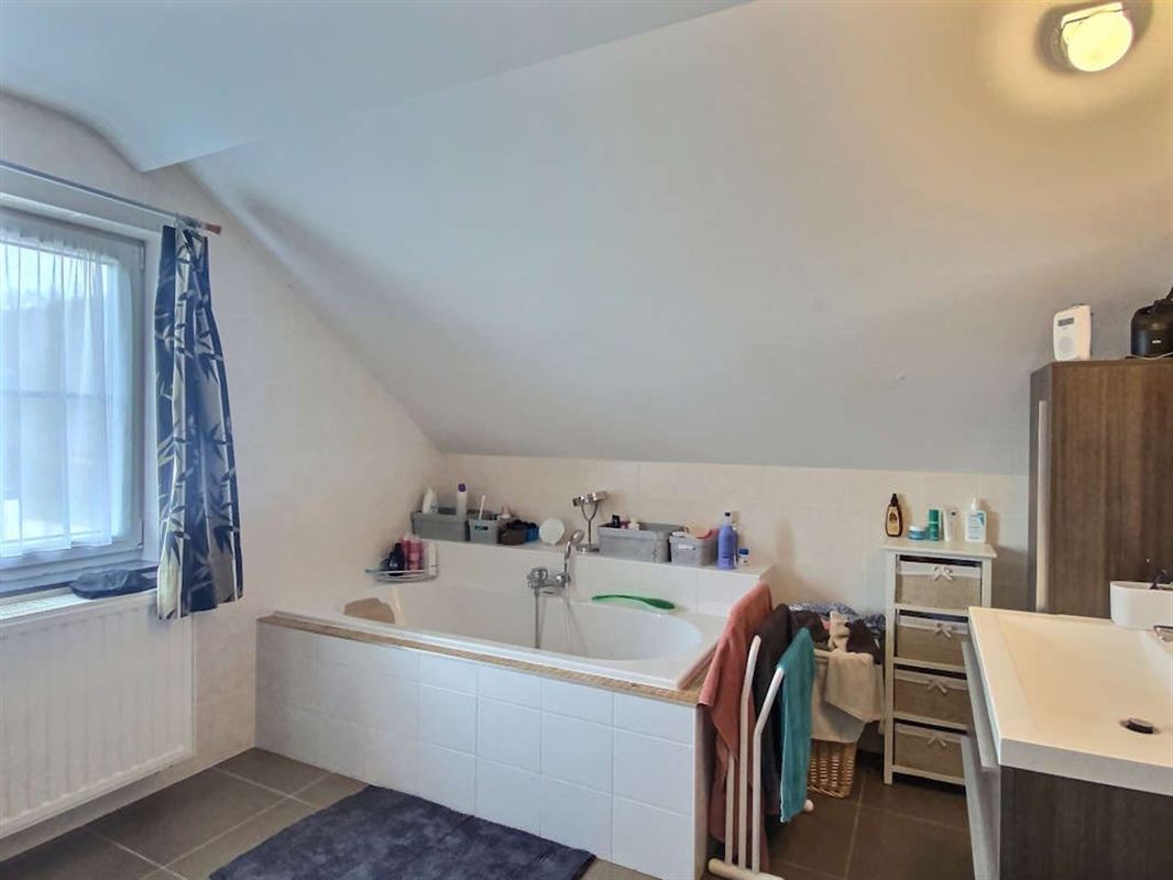 Splendide villa contemporaine avec piscine sur 19a et 38ca