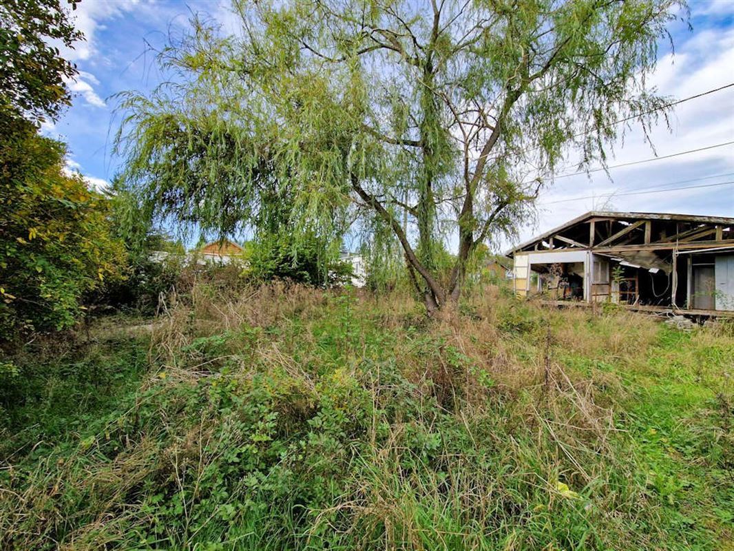 Au coeur de la vallée de la Meuse, terrain à bâtir avec permis