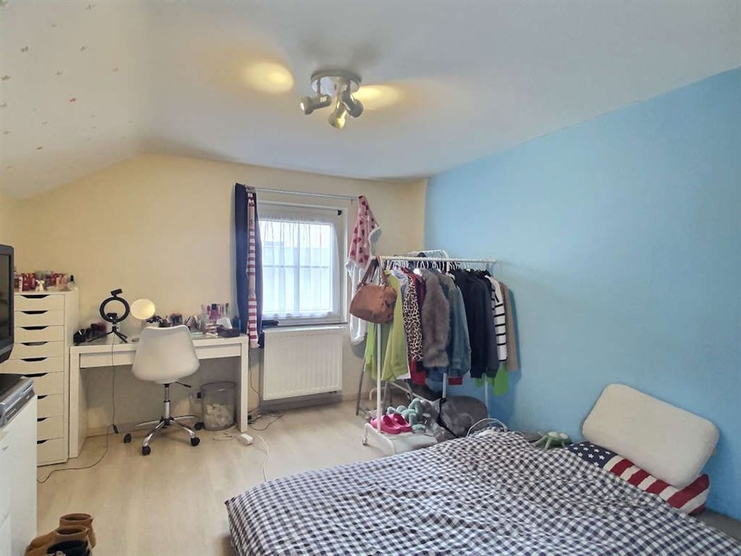 Splendide villa contemporaine avec piscine sur 19a et 38ca