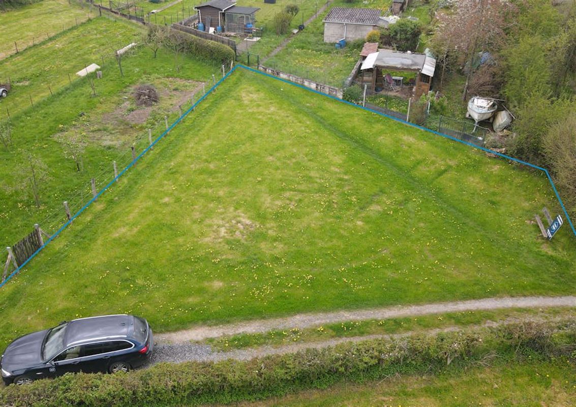 Beau terrain à bâtir sur 5 ares 70 centiares