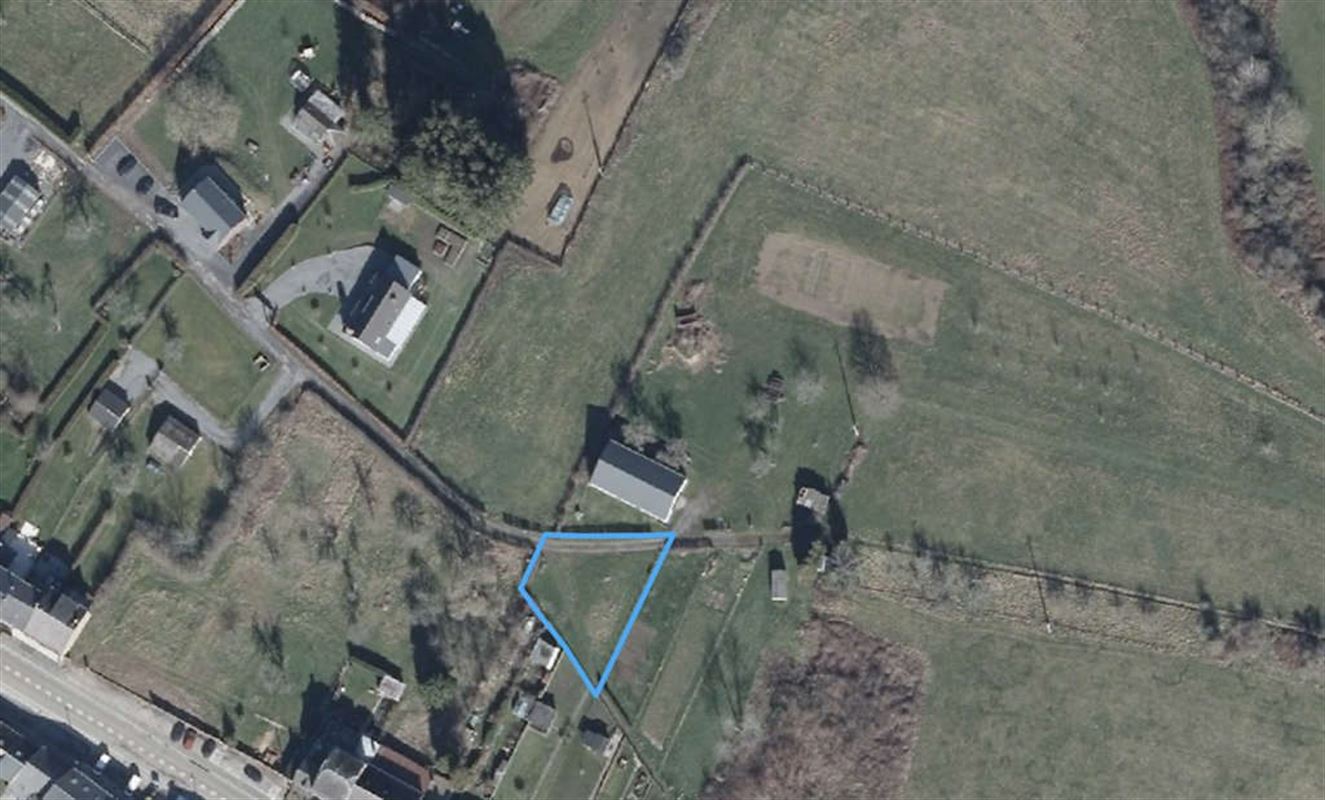 Beau terrain à bâtir sur 5 ares 70 centiares