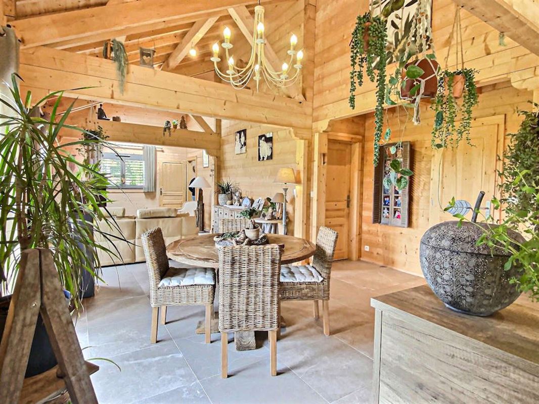 Vivez de plain pied dans un splendide chalet massif sur 26 ares