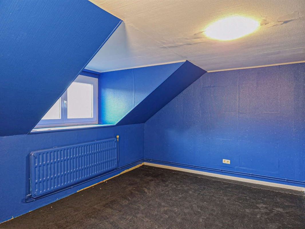 Imposant immeuble commercial en bon état de 511m2 sur 18a 25ca