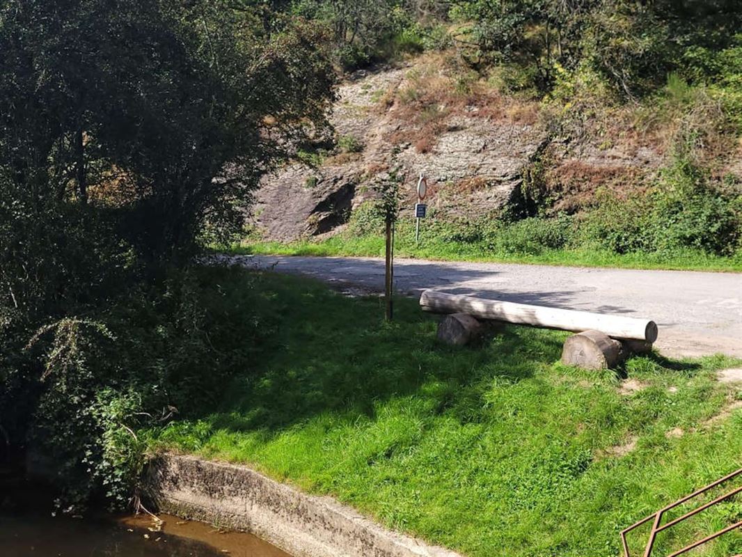 Maison 2 chambres à rénover sur 2 hectares 21 ares