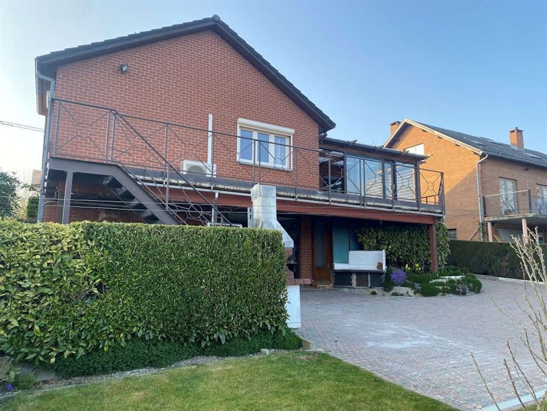 Villa plain pied-3 chambres-véranda-bureau-très belles vues