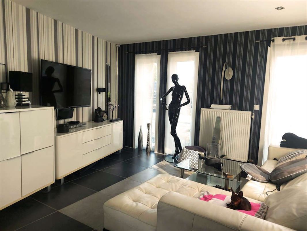 Villa tout confort dans voie sans issue - 4 chbres sur 6a 81ca