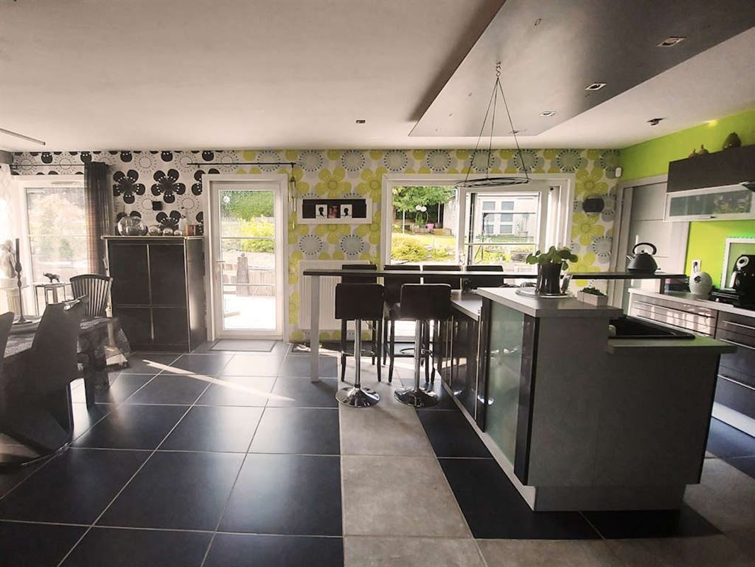 Villa tout confort dans voie sans issue - 4 chbres sur 6a 81ca