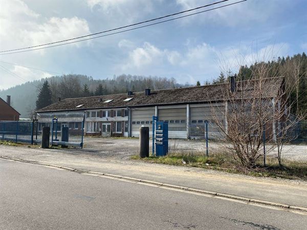 Entrepôt 1.345 m² sur terrain 1ha 8a 18ca