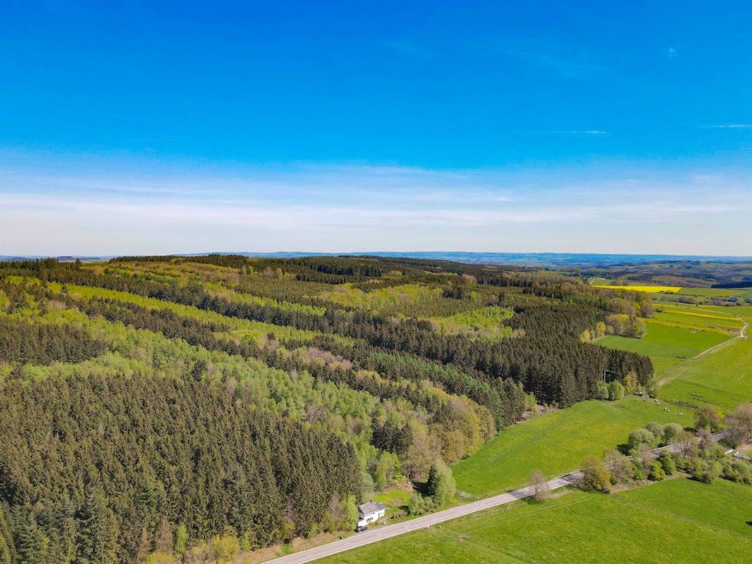 Maisonnette à rénover avec vue imprenable – 8 ares