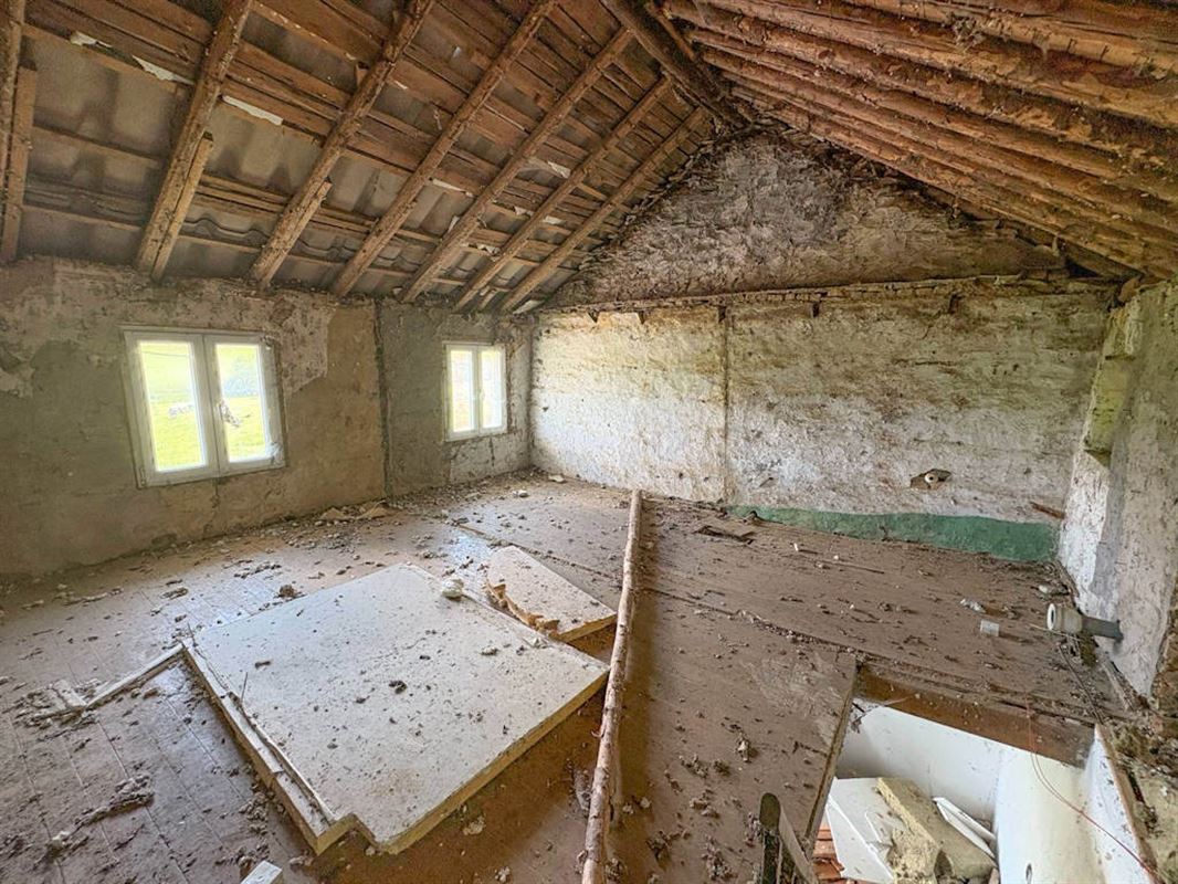 Maisonnette à rénover avec vue imprenable – 8 ares